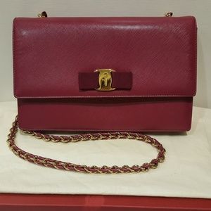 SALVATORE FERRAGAMO GINNY CROSS BODY  LARGE WINE